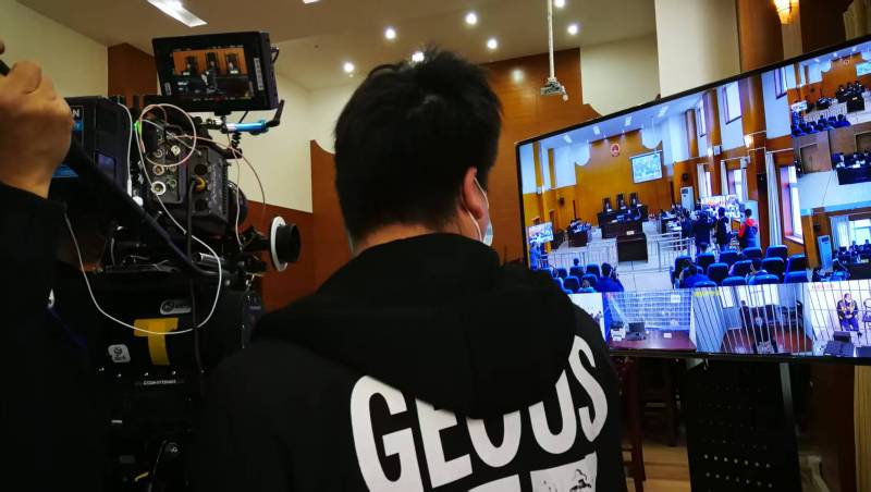 AI生成VS人工创意——璧山广告片拍摄公司的技术浪漫主义实践